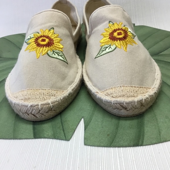 Cold WaterCreek New Flats - Picture 5 of 10